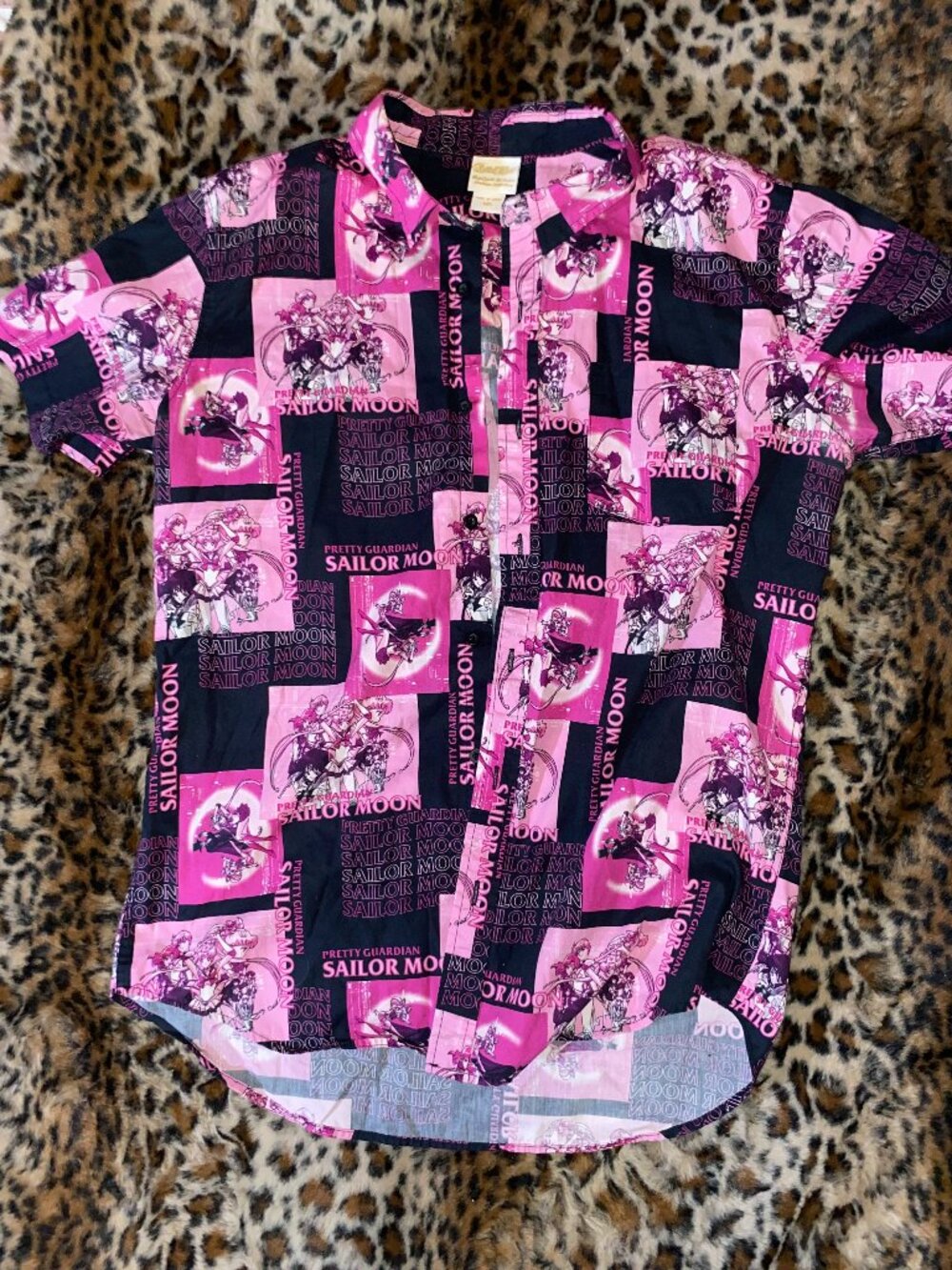 Rare Limited Edition Sailor Moon Button Up Shirt 🩷🌙 Pink Anime Collectible